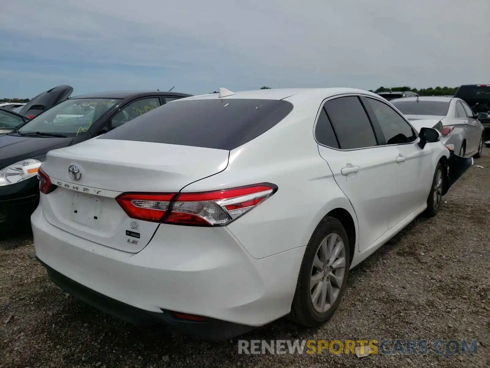 4 Фотография поврежденного автомобиля 4T1B11HK3KU743096 TOYOTA CAMRY 2019