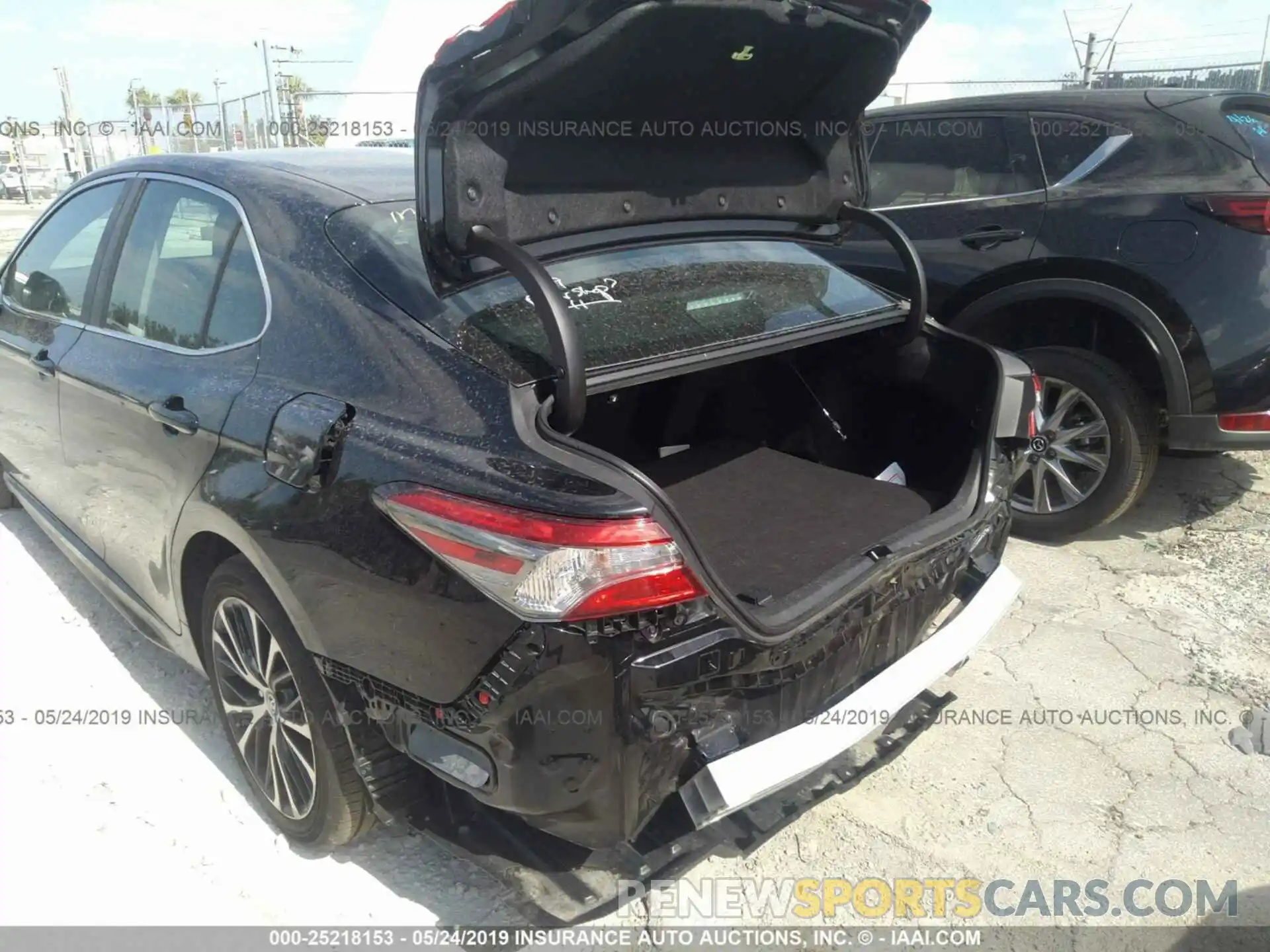 6 Photograph of a damaged car 4T1B11HK3KU745883 TOYOTA CAMRY 2019