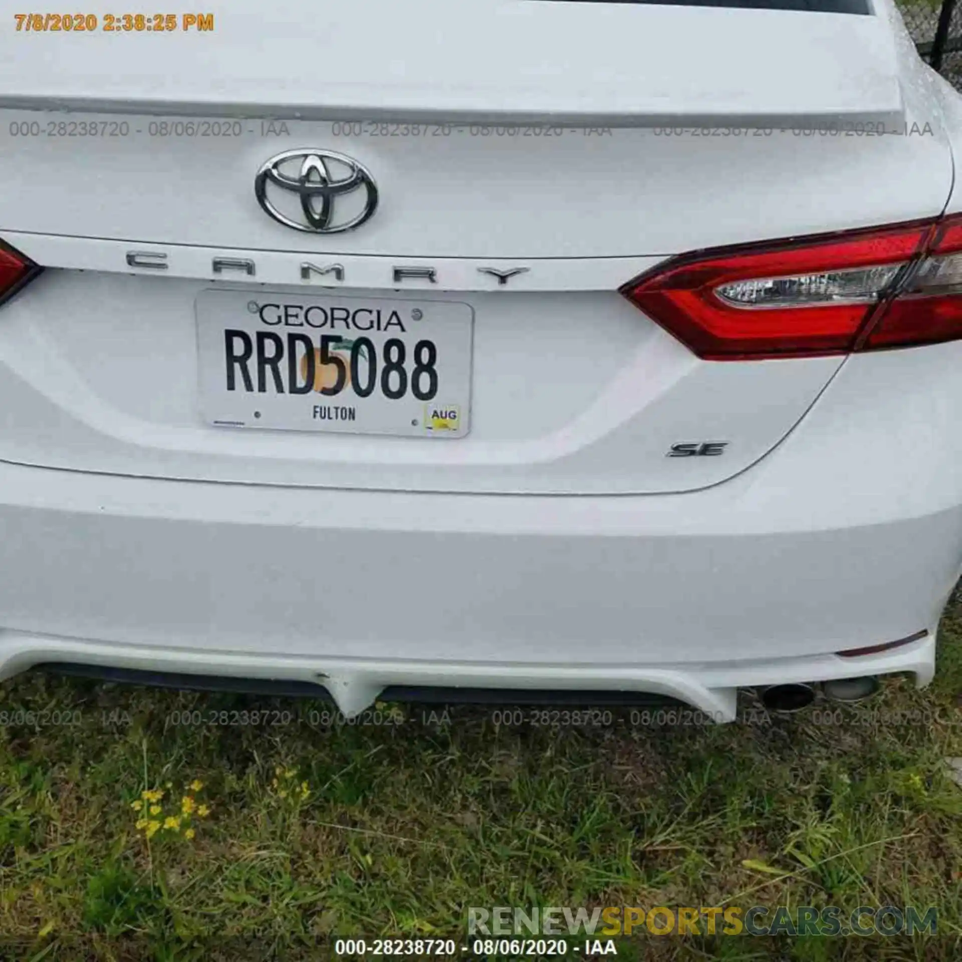 17 Photograph of a damaged car 4T1B11HK3KU757225 TOYOTA CAMRY 2019