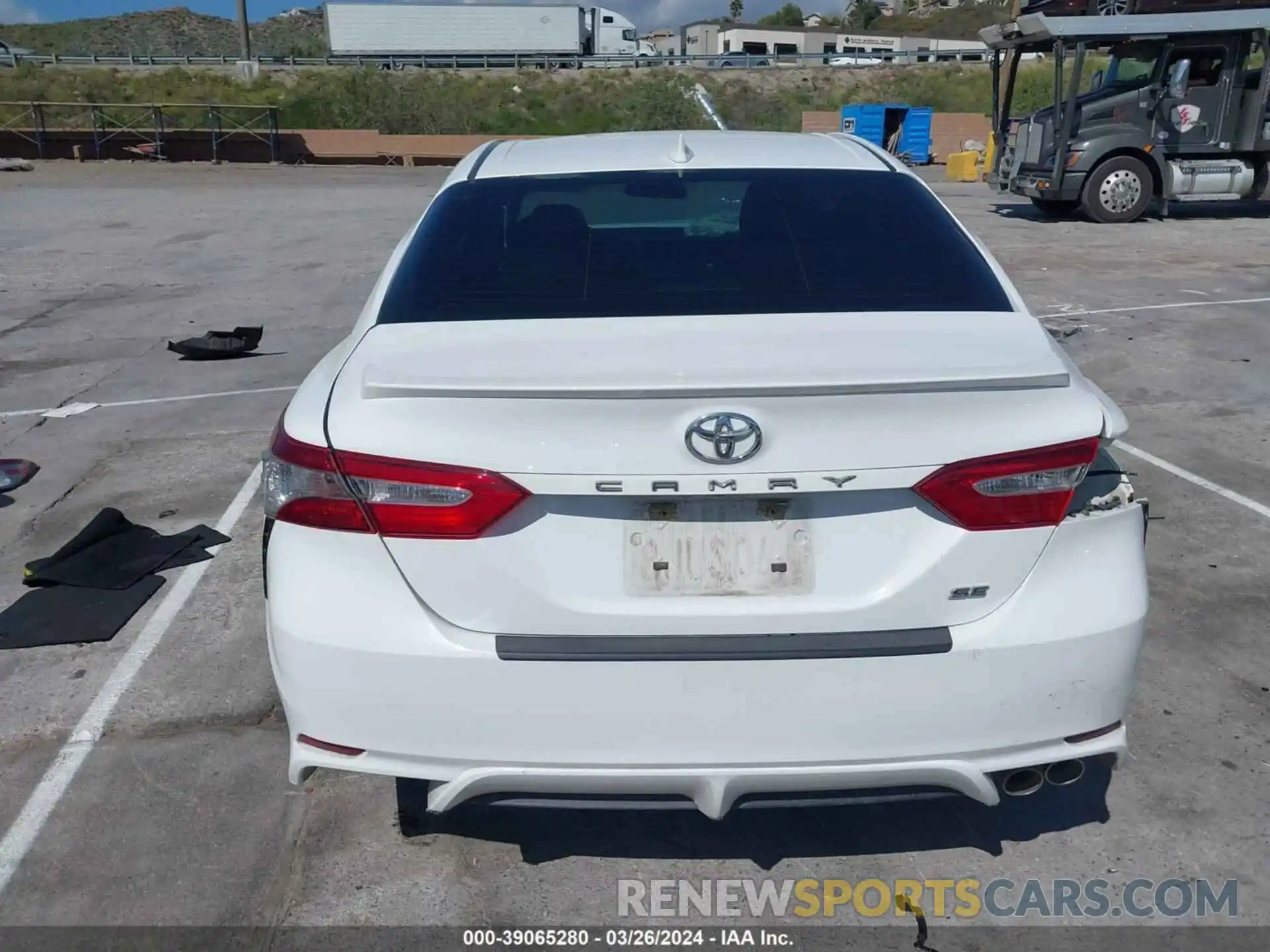 16 Photograph of a damaged car 4T1B11HK3KU761789 TOYOTA CAMRY 2019