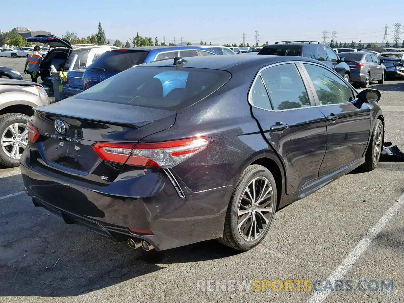 4 Фотография поврежденного автомобиля 4T1B11HK3KU782478 TOYOTA CAMRY 2019