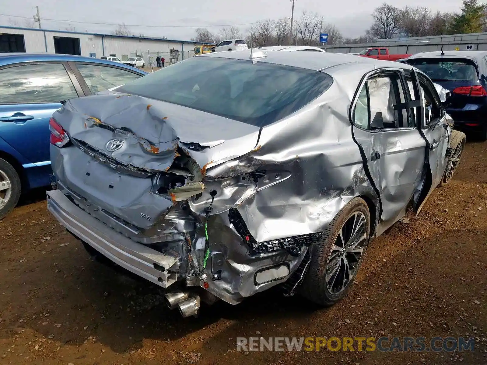 4 Photograph of a damaged car 4T1B11HK3KU782884 TOYOTA CAMRY 2019