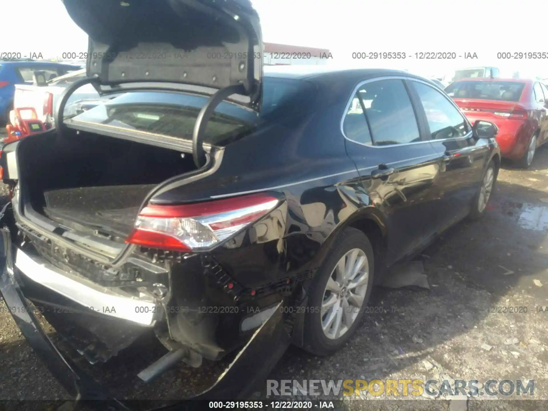 4 Фотография поврежденного автомобиля 4T1B11HK3KU810795 TOYOTA CAMRY 2019