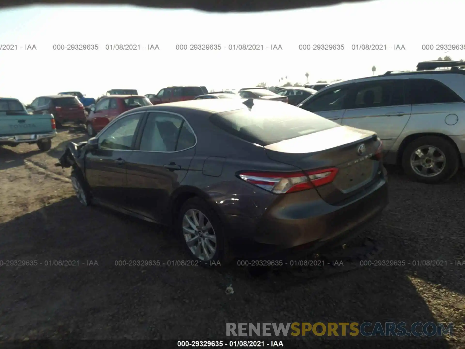 3 Фотография поврежденного автомобиля 4T1B11HK3KU817813 TOYOTA CAMRY 2019