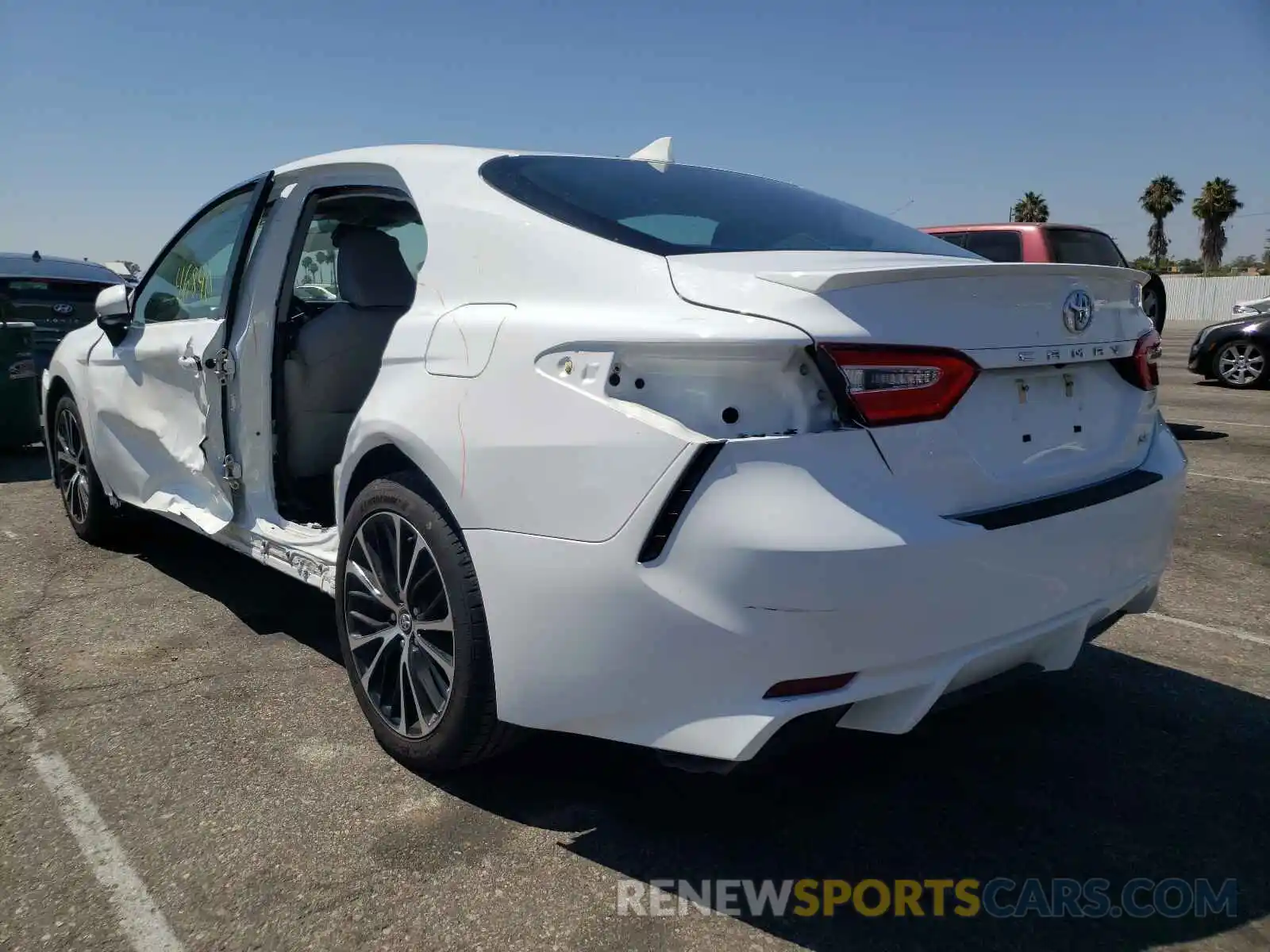 3 Photograph of a damaged car 4T1B11HK3KU823160 TOYOTA CAMRY 2019