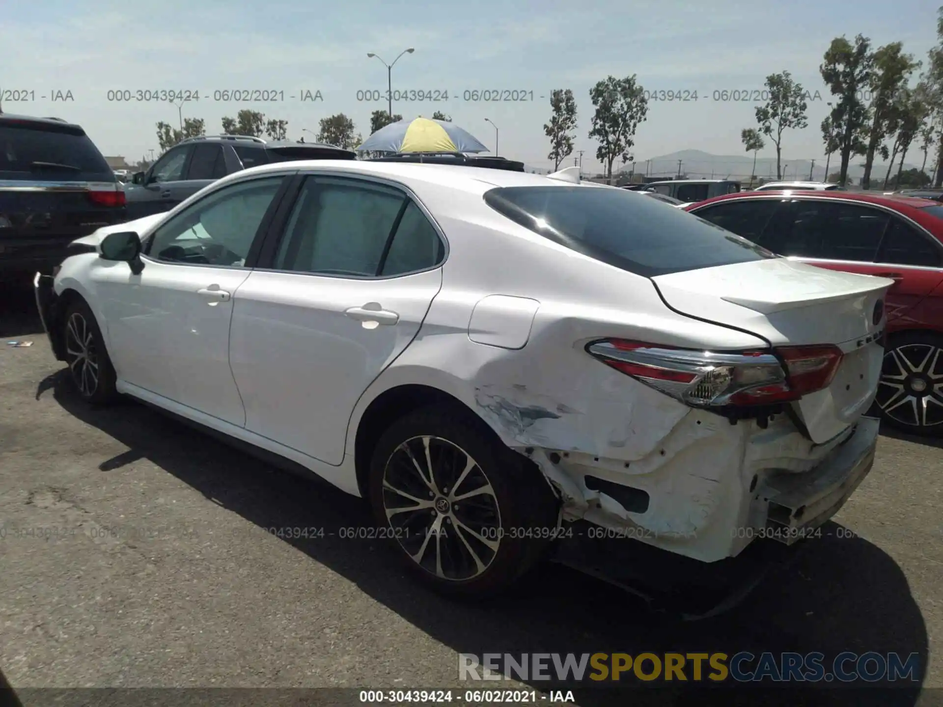 3 Photograph of a damaged car 4T1B11HK3KU828942 TOYOTA CAMRY 2019