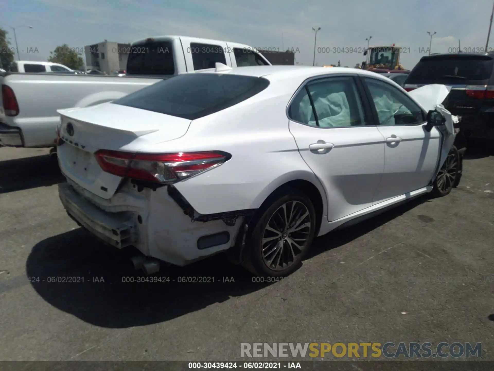 4 Photograph of a damaged car 4T1B11HK3KU828942 TOYOTA CAMRY 2019