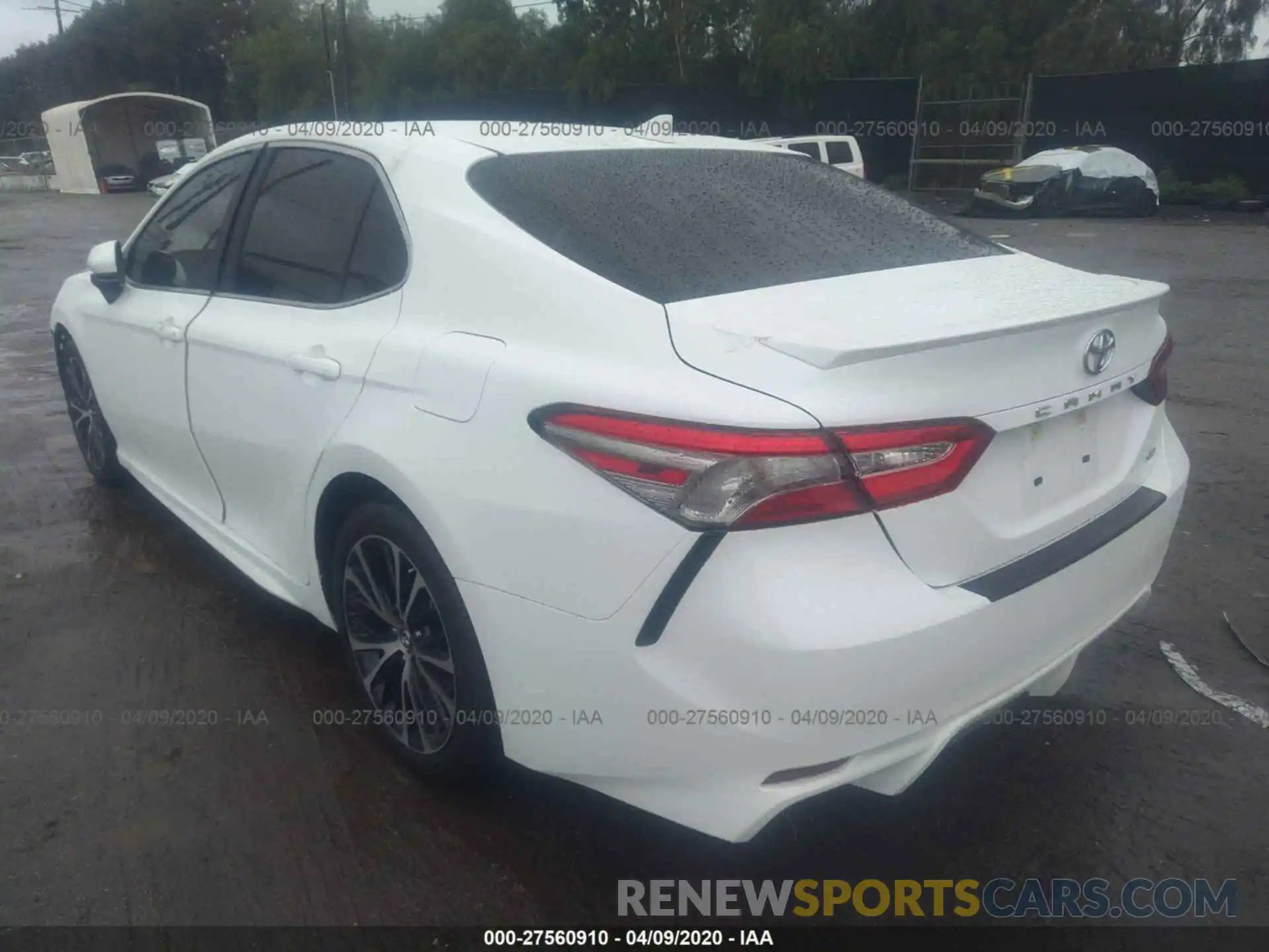 3 Фотография поврежденного автомобиля 4T1B11HK3KU832943 TOYOTA CAMRY 2019