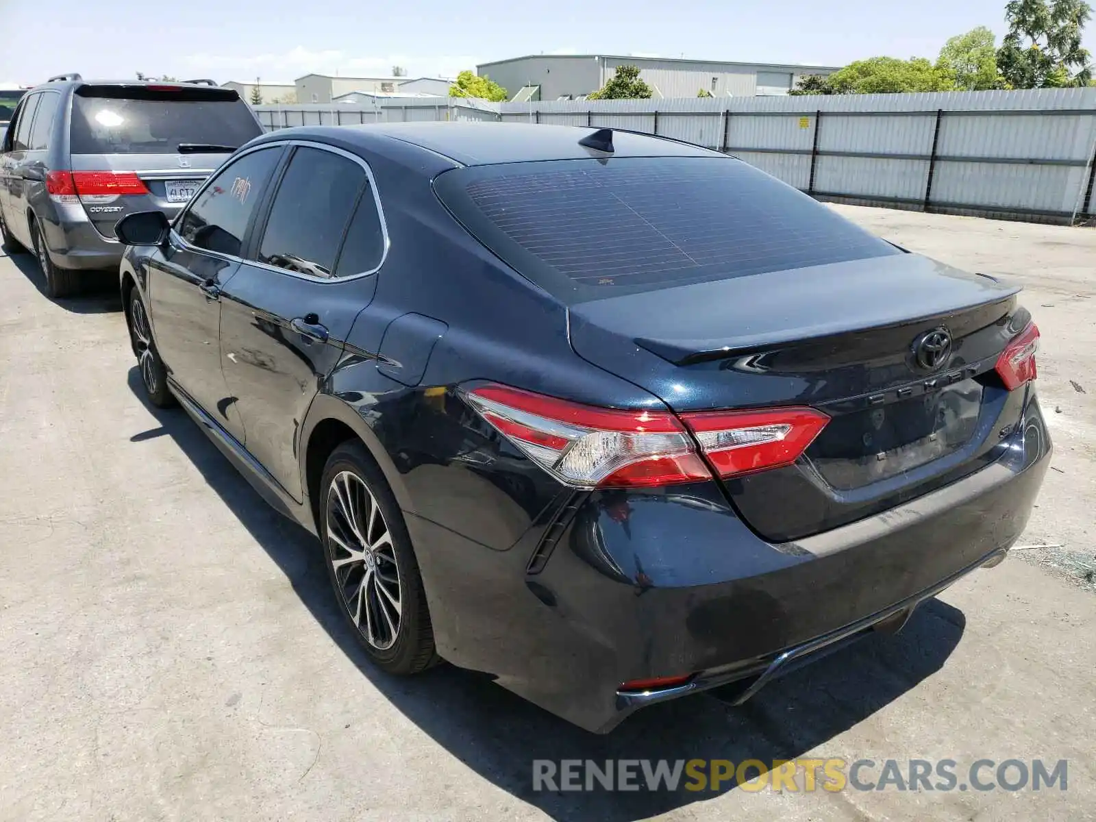 3 Фотография поврежденного автомобиля 4T1B11HK3KU835826 TOYOTA CAMRY 2019