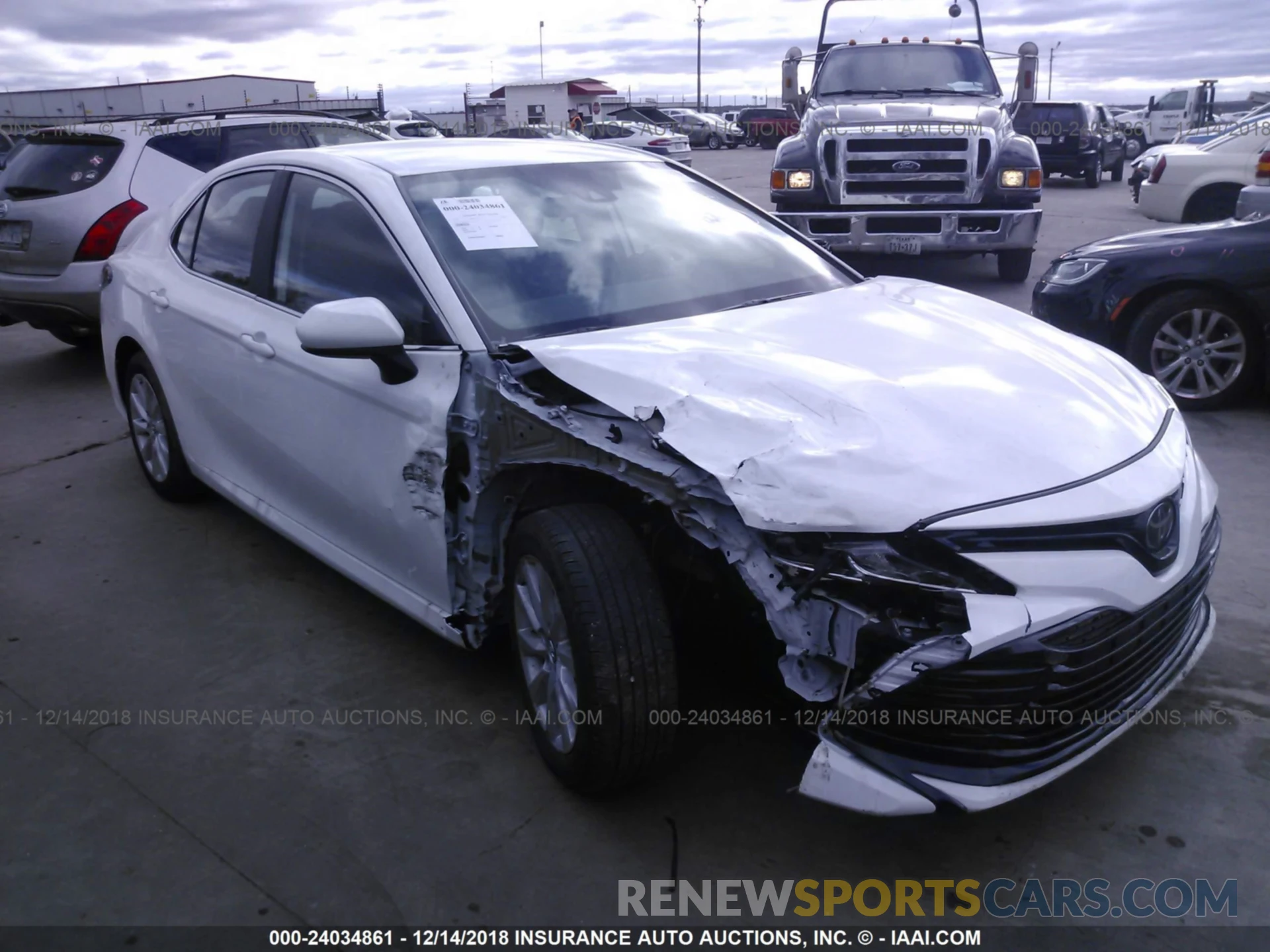 1 Photograph of a damaged car 4T1B11HK4KU164442 Toyota Camry 2019