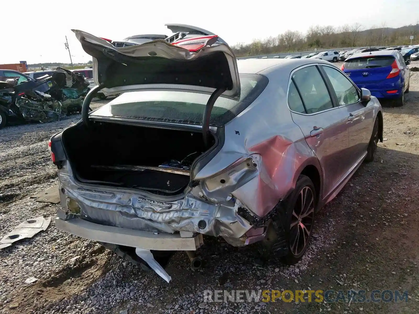 4 Photograph of a damaged car 4T1B11HK4KU164604 TOYOTA CAMRY 2019