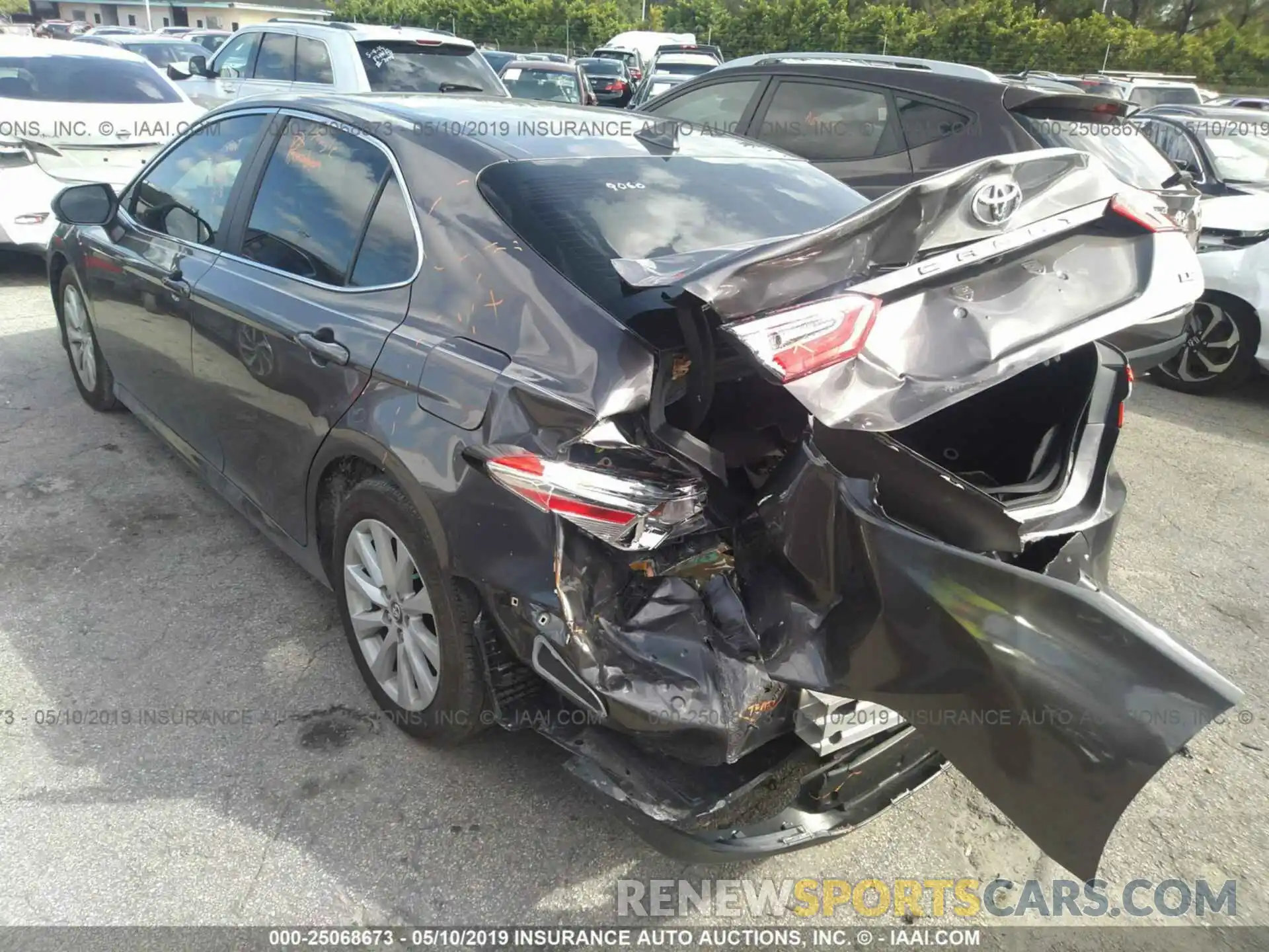 3 Photograph of a damaged car 4T1B11HK4KU169060 TOYOTA CAMRY 2019