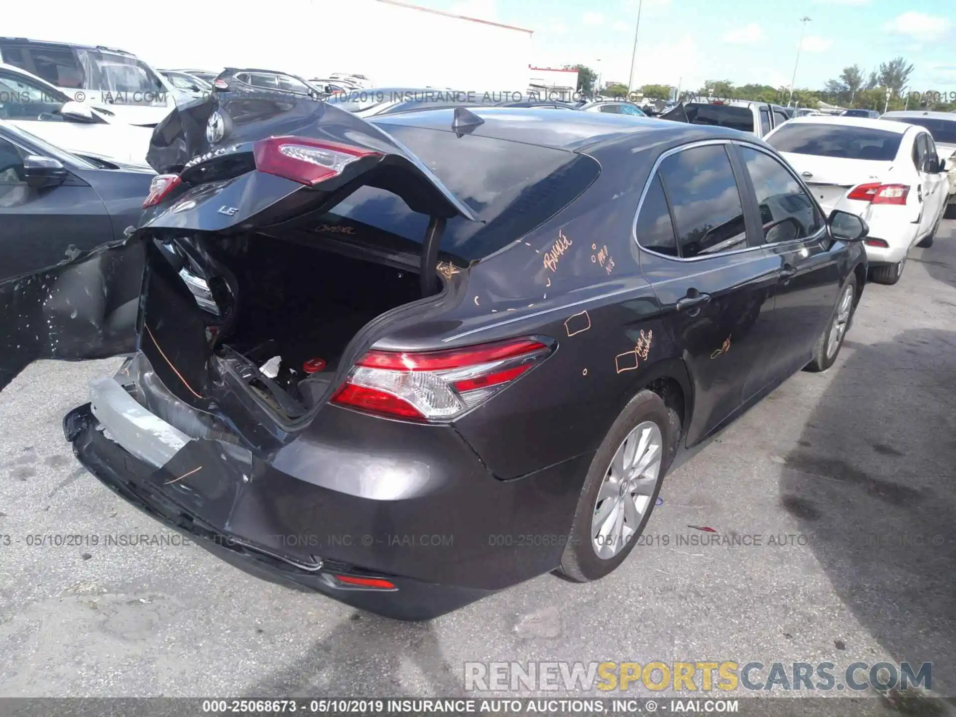 4 Photograph of a damaged car 4T1B11HK4KU169060 TOYOTA CAMRY 2019