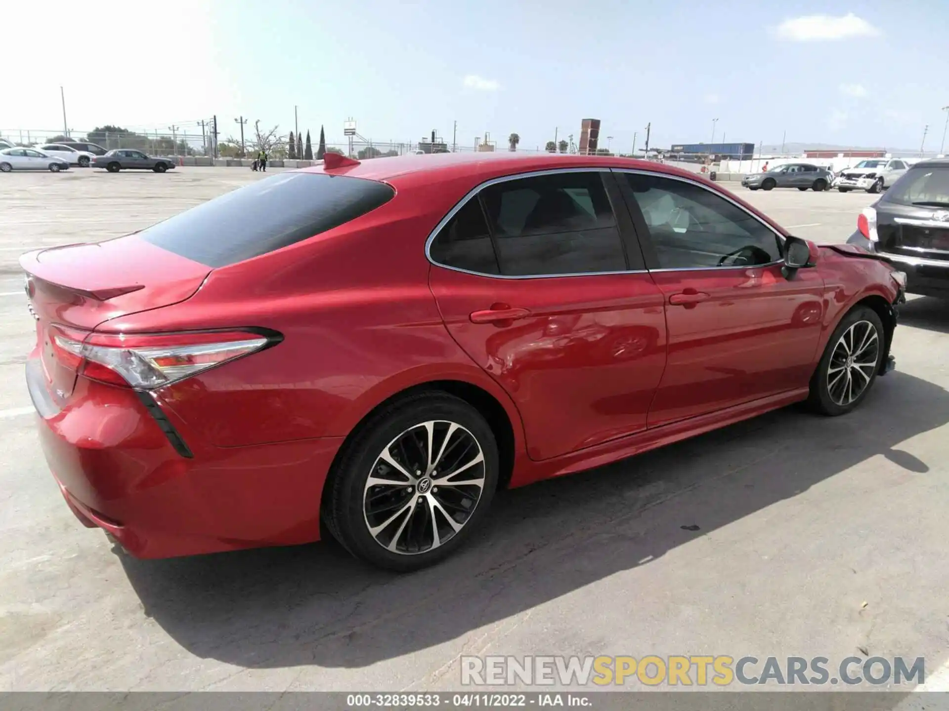 4 Фотография поврежденного автомобиля 4T1B11HK4KU172444 TOYOTA CAMRY 2019