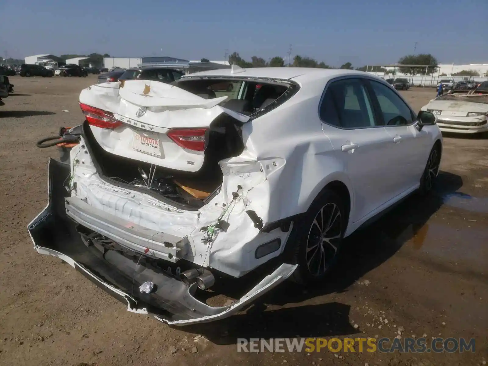 4 Photograph of a damaged car 4T1B11HK4KU175571 TOYOTA CAMRY 2019