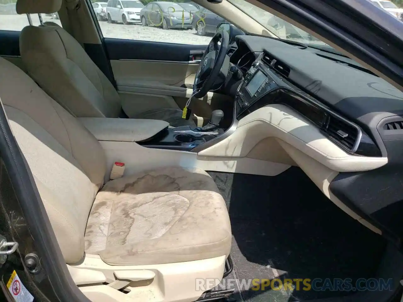 5 Photograph of a damaged car 4T1B11HK4KU183024 TOYOTA CAMRY 2019