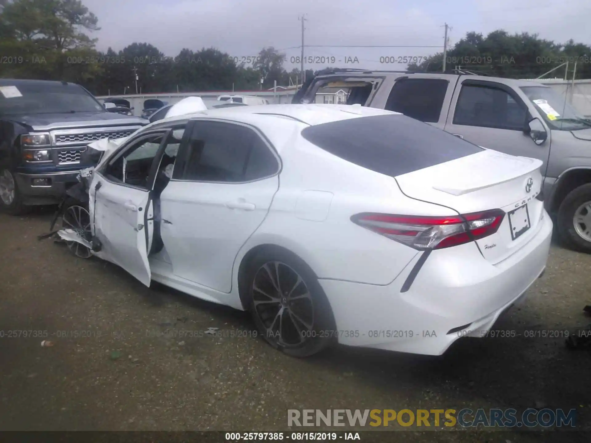 3 Photograph of a damaged car 4T1B11HK4KU191821 TOYOTA CAMRY 2019