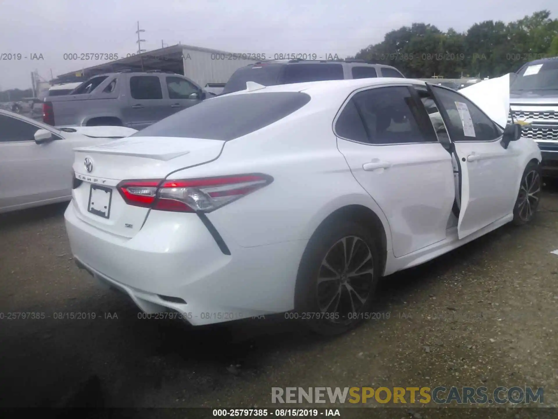 4 Photograph of a damaged car 4T1B11HK4KU191821 TOYOTA CAMRY 2019