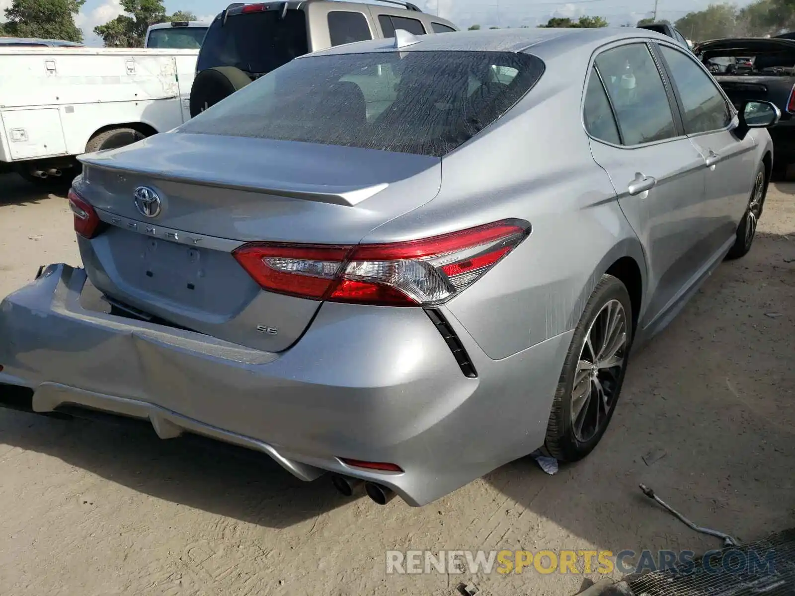 4 Photograph of a damaged car 4T1B11HK4KU194136 TOYOTA CAMRY 2019