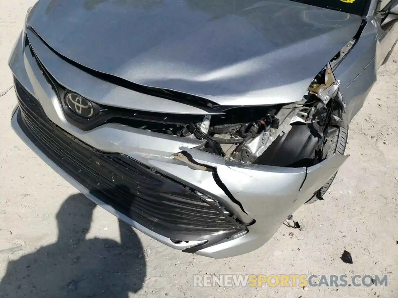 9 Photograph of a damaged car 4T1B11HK4KU195674 TOYOTA CAMRY 2019