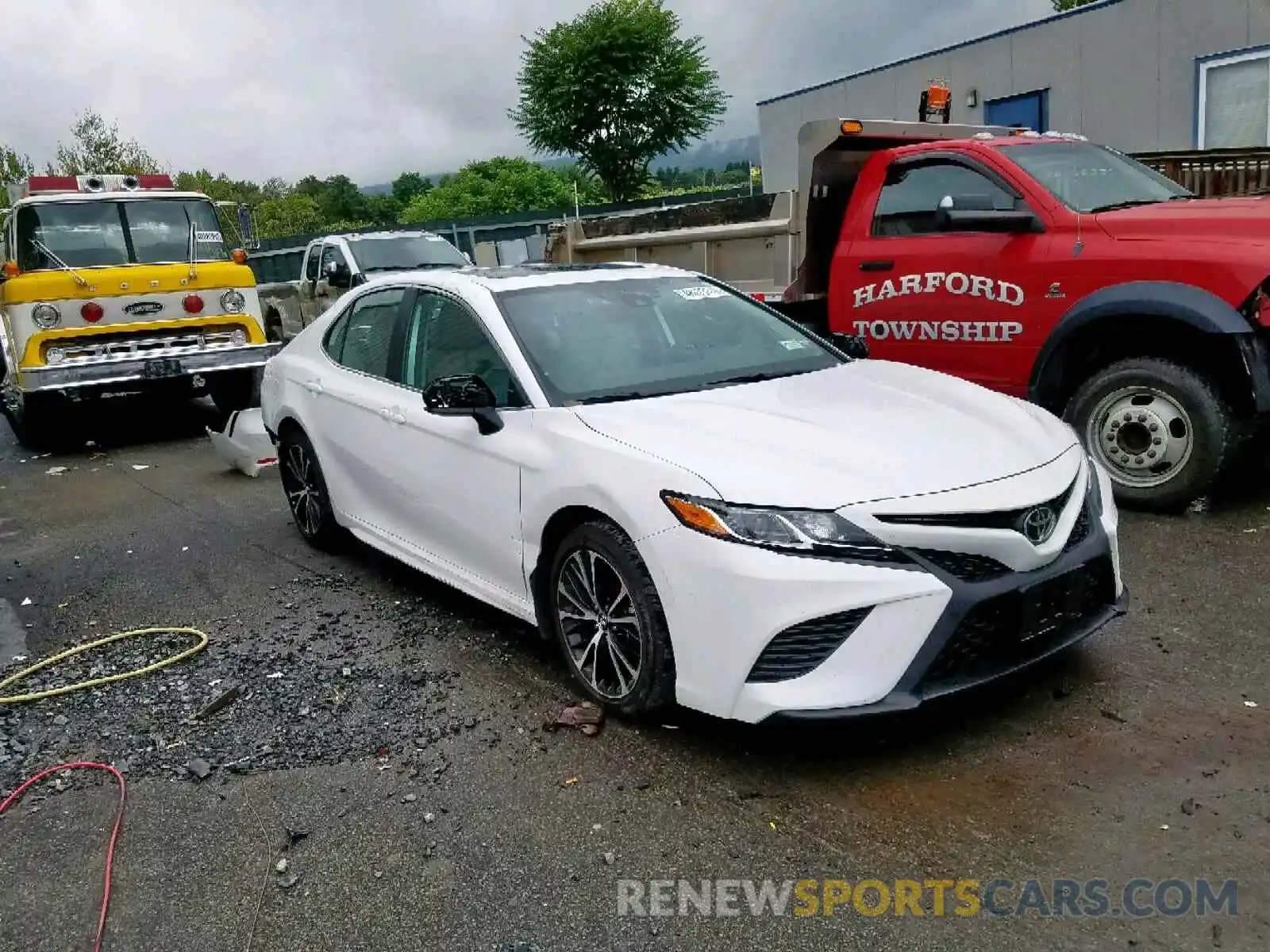 1 Photograph of a damaged car 4T1B11HK4KU195979 TOYOTA CAMRY 2019