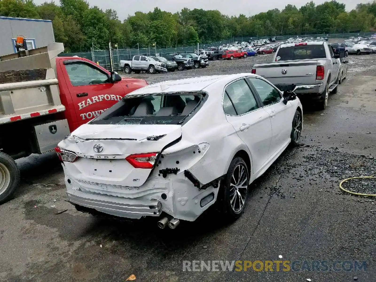 4 Photograph of a damaged car 4T1B11HK4KU195979 TOYOTA CAMRY 2019