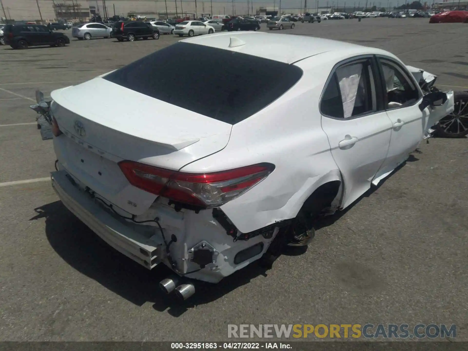 4 Photograph of a damaged car 4T1B11HK4KU197425 TOYOTA CAMRY 2019