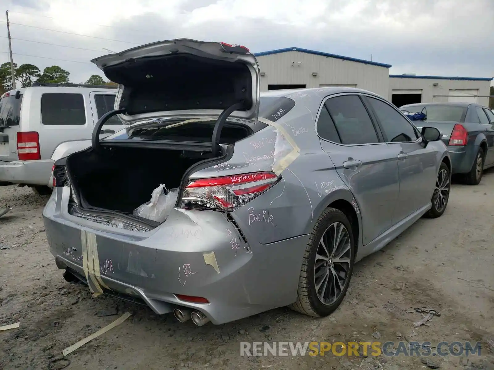 4 Photograph of a damaged car 4T1B11HK4KU205443 TOYOTA CAMRY 2019