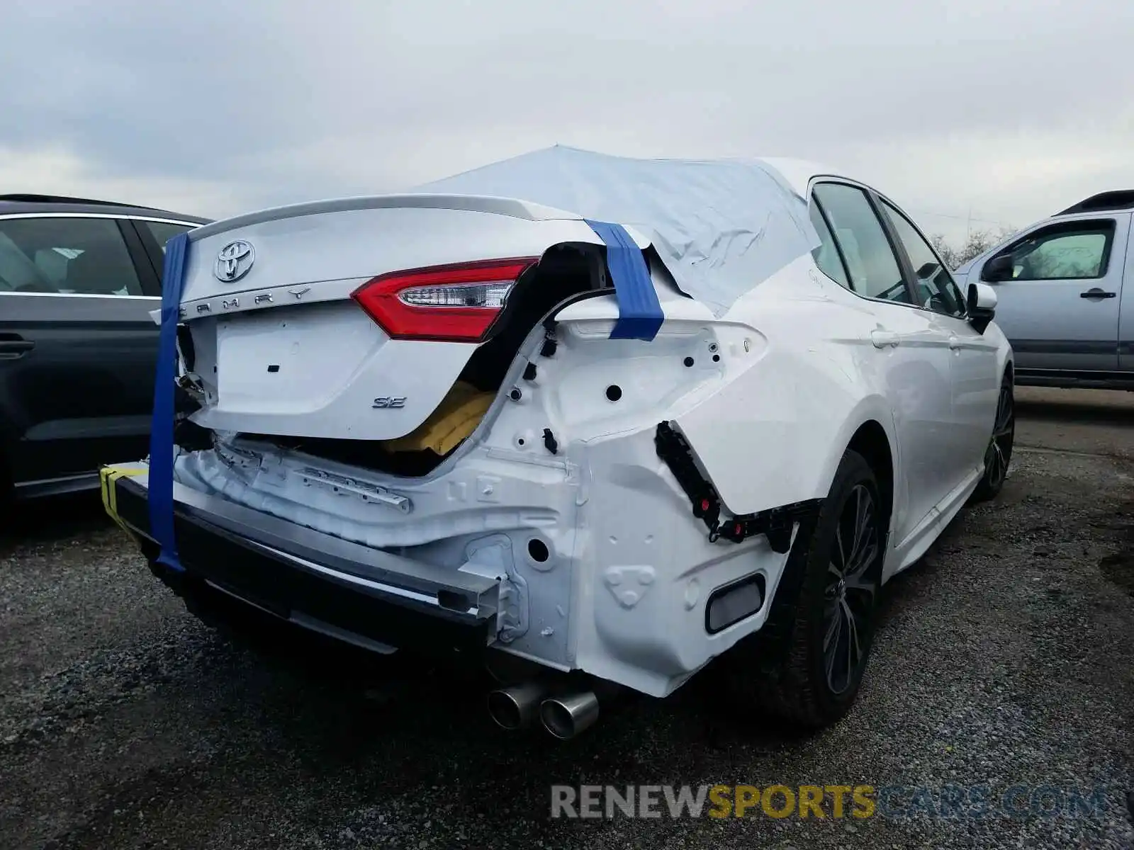 4 Photograph of a damaged car 4T1B11HK4KU221187 TOYOTA CAMRY 2019