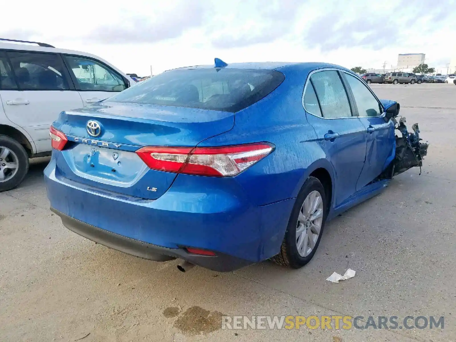 4 Photograph of a damaged car 4T1B11HK4KU229077 TOYOTA CAMRY 2019