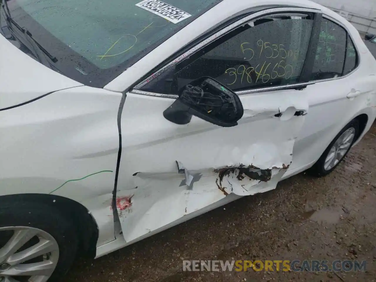 9 Photograph of a damaged car 4T1B11HK4KU241195 TOYOTA CAMRY 2019