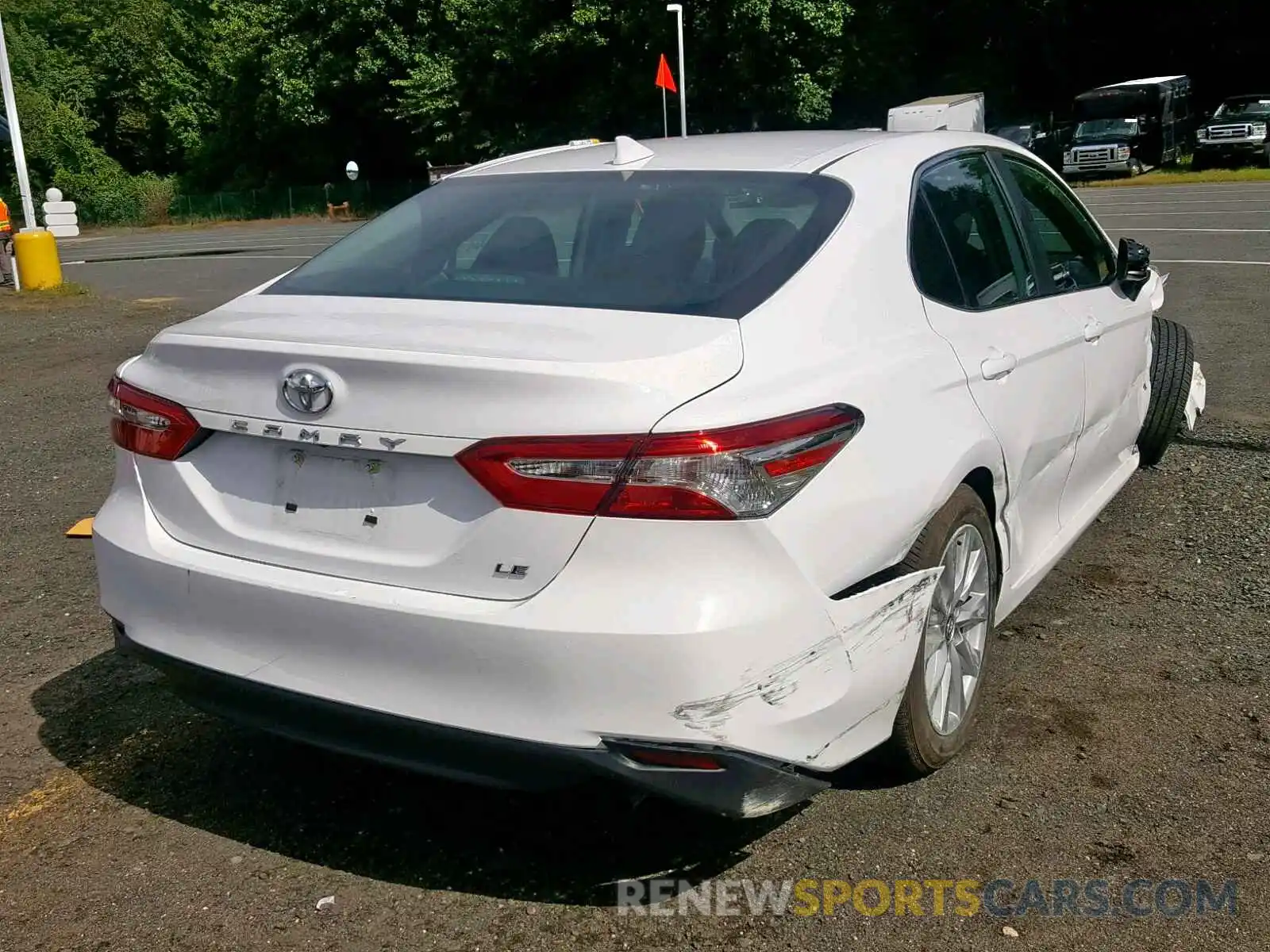 4 Фотография поврежденного автомобиля 4T1B11HK4KU241830 TOYOTA CAMRY 2019