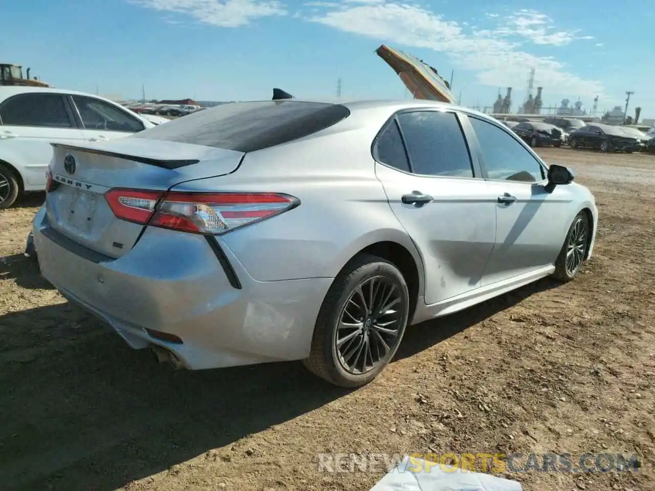 4 Фотография поврежденного автомобиля 4T1B11HK4KU252732 TOYOTA CAMRY 2019