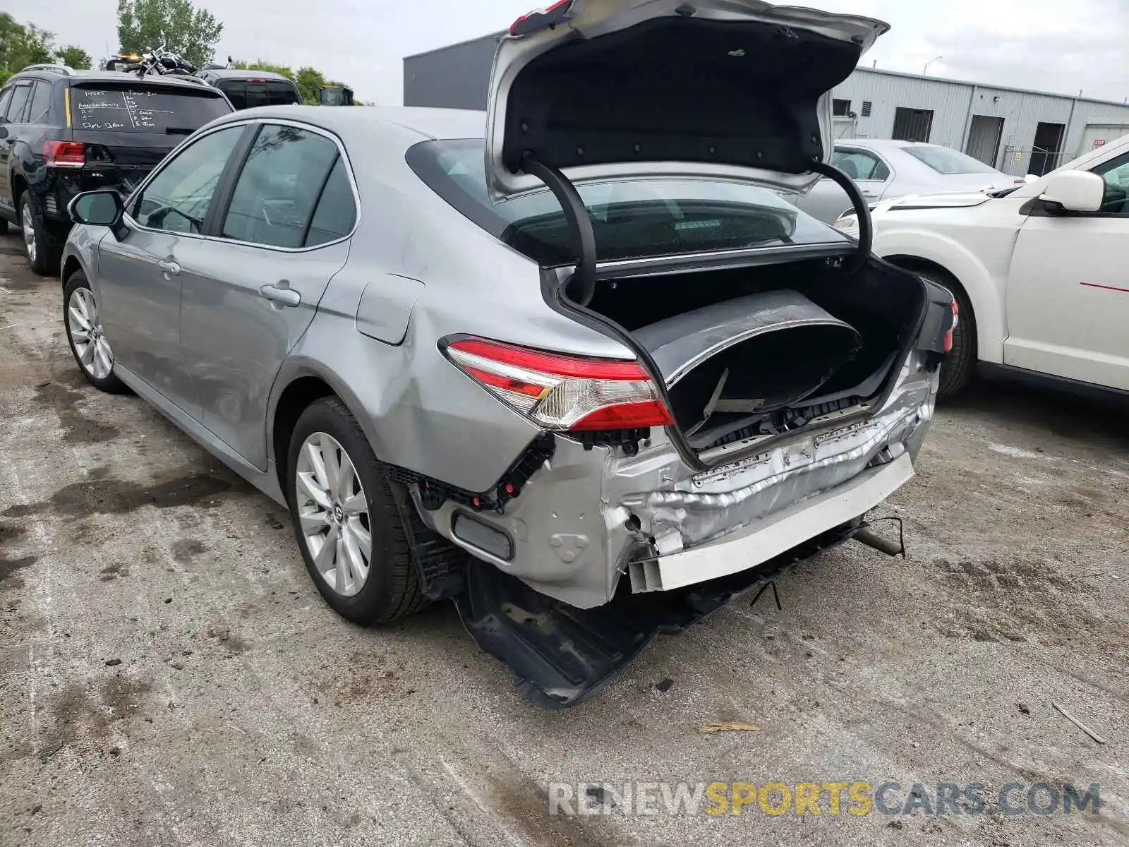 3 Фотография поврежденного автомобиля 4T1B11HK4KU256988 TOYOTA CAMRY 2019