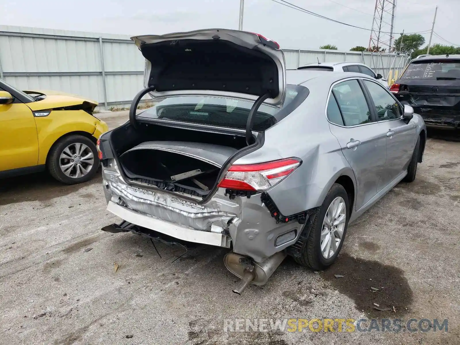 4 Photograph of a damaged car 4T1B11HK4KU256988 TOYOTA CAMRY 2019