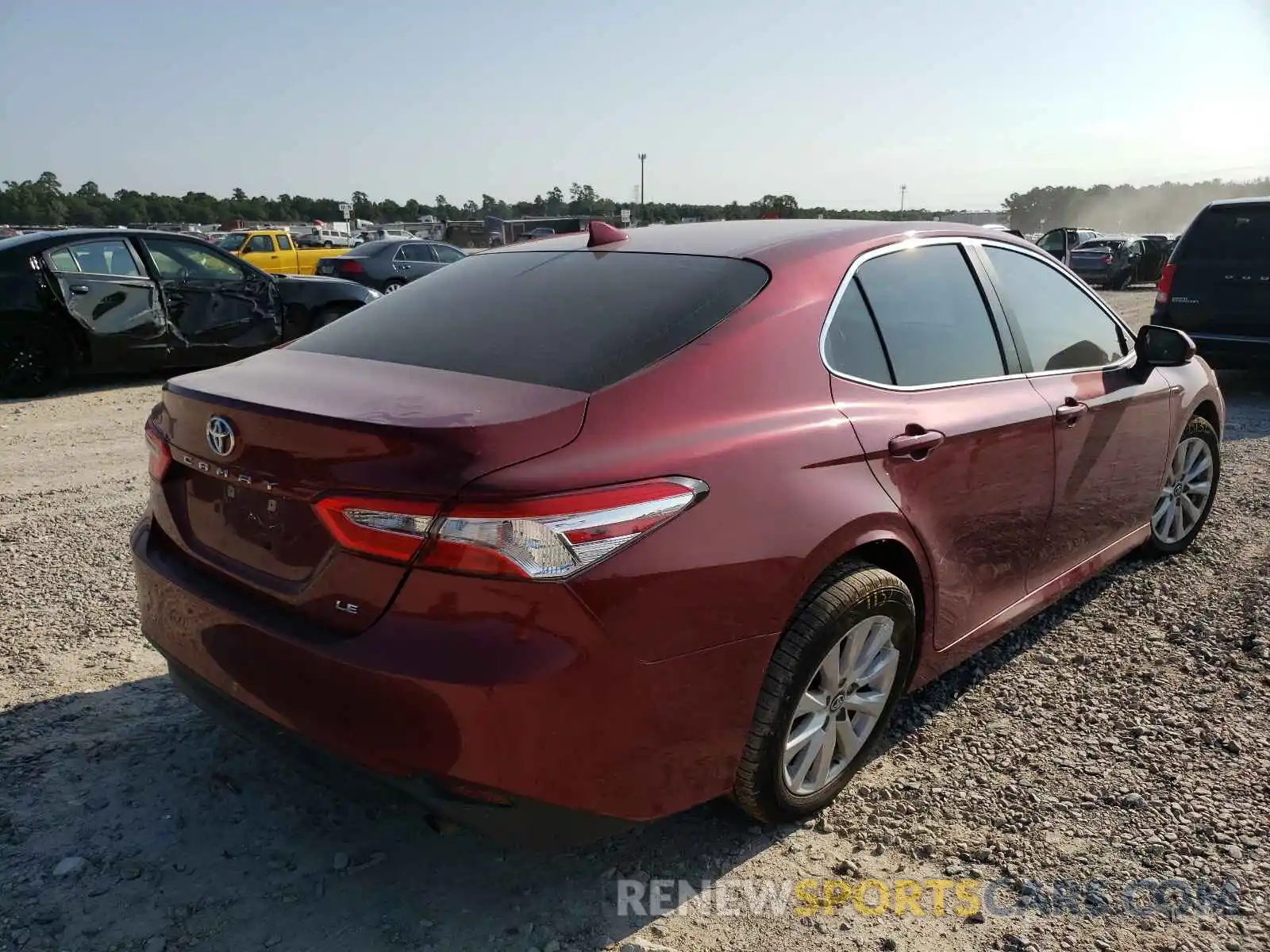 4 Фотография поврежденного автомобиля 4T1B11HK4KU258692 TOYOTA CAMRY 2019