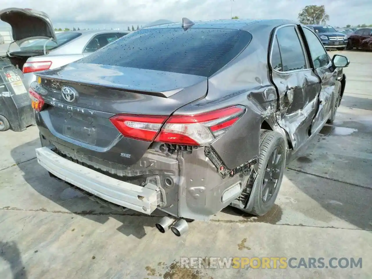 4 Photograph of a damaged car 4T1B11HK4KU260474 TOYOTA CAMRY 2019