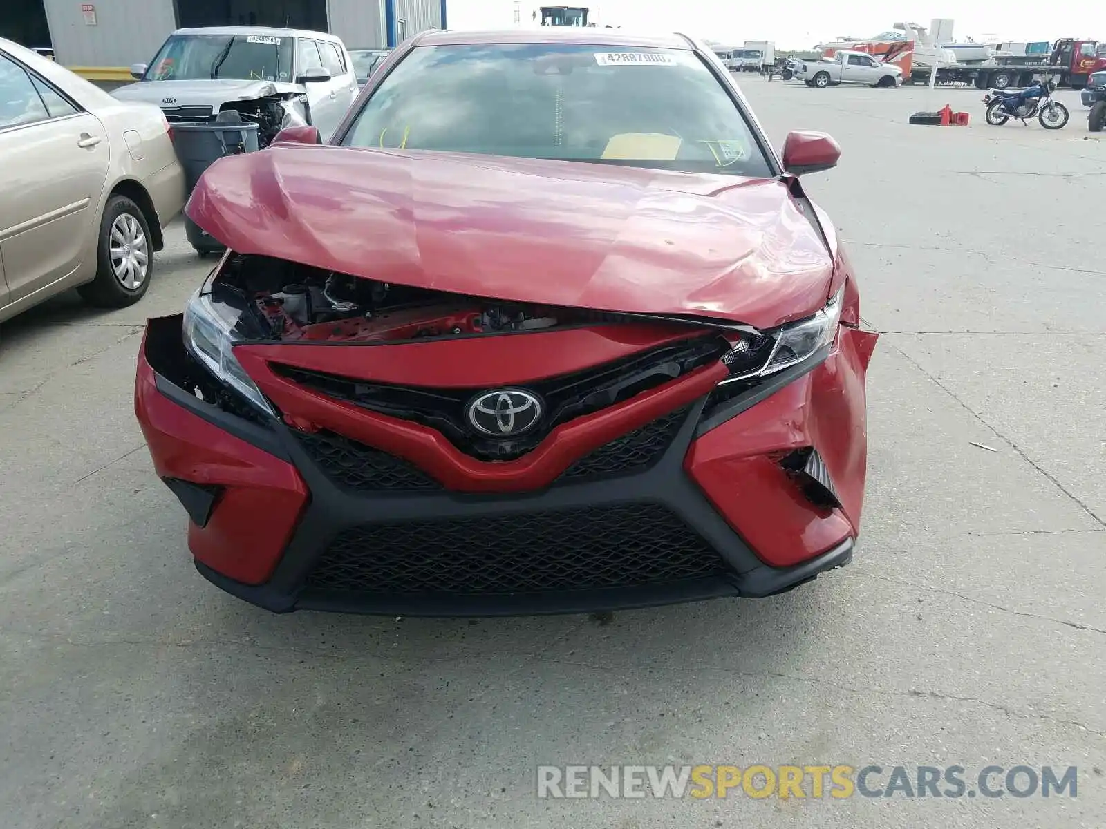 9 Photograph of a damaged car 4T1B11HK4KU261172 TOYOTA CAMRY 2019