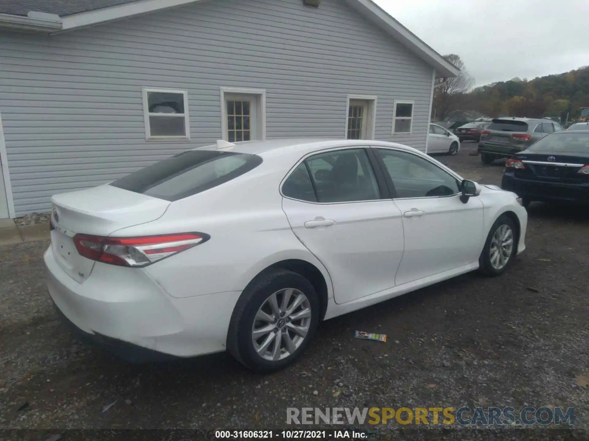 4 Photograph of a damaged car 4T1B11HK4KU265612 TOYOTA CAMRY 2019