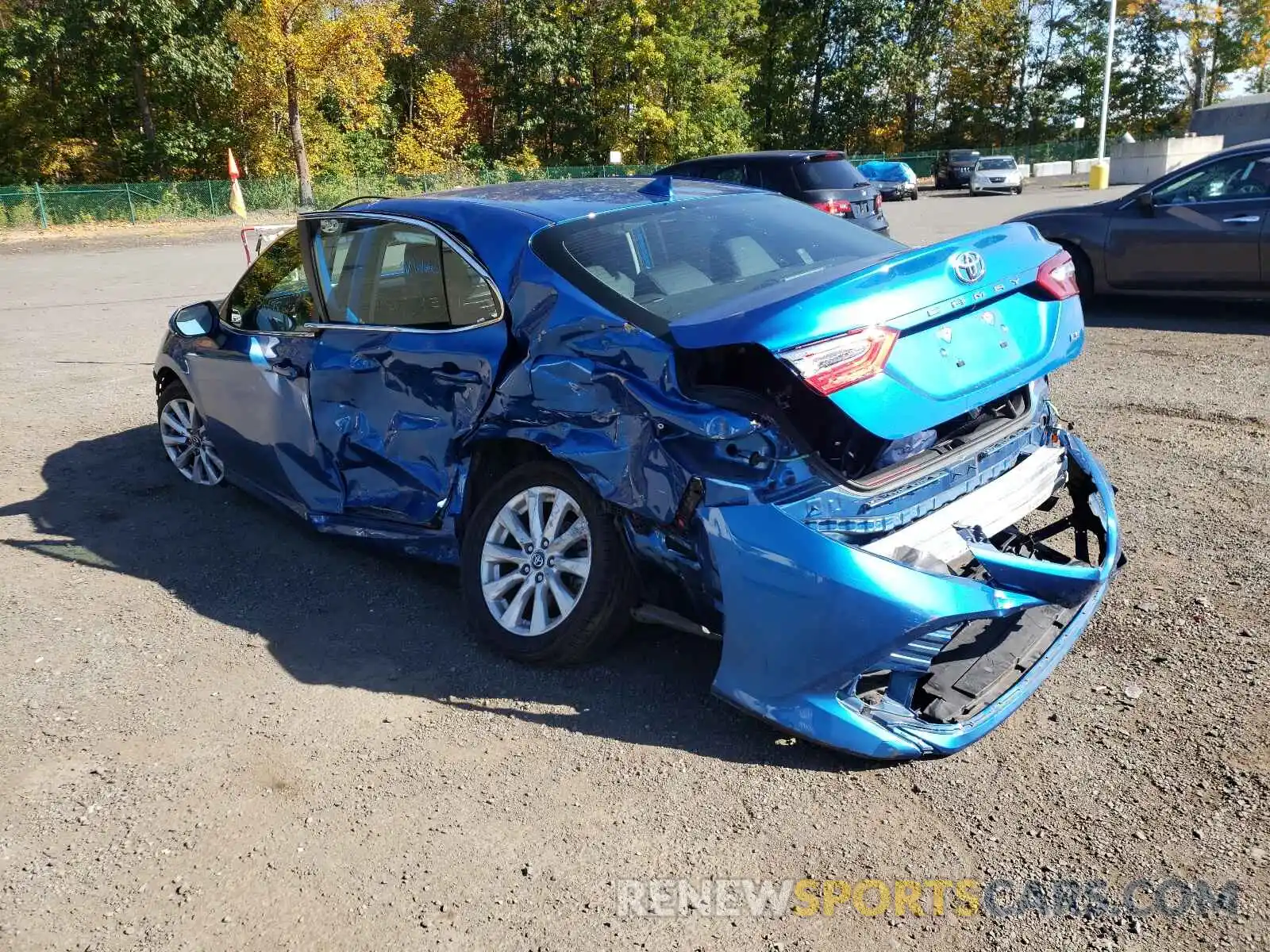 3 Фотография поврежденного автомобиля 4T1B11HK4KU266792 TOYOTA CAMRY 2019