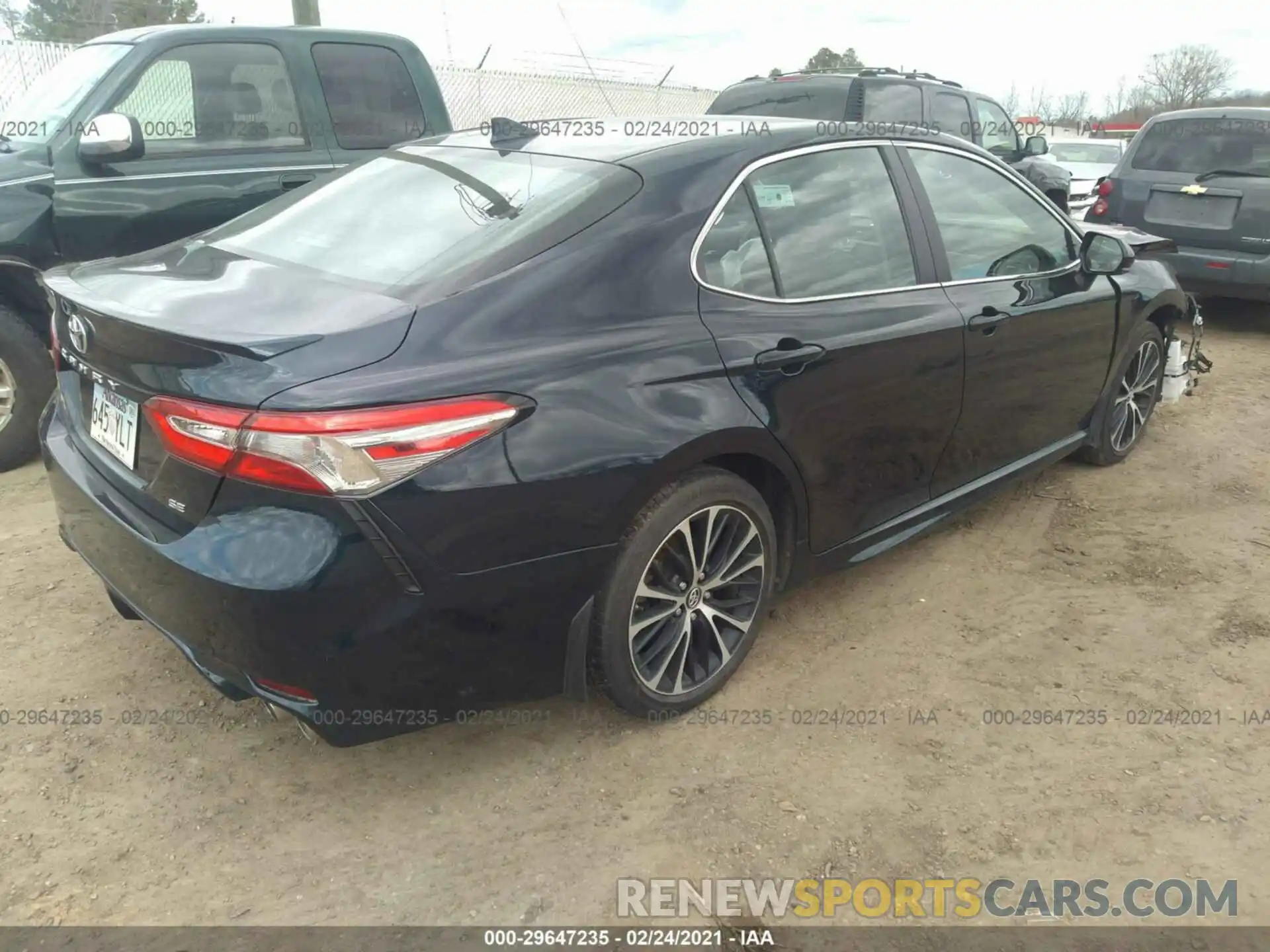 4 Фотография поврежденного автомобиля 4T1B11HK4KU275587 TOYOTA CAMRY 2019