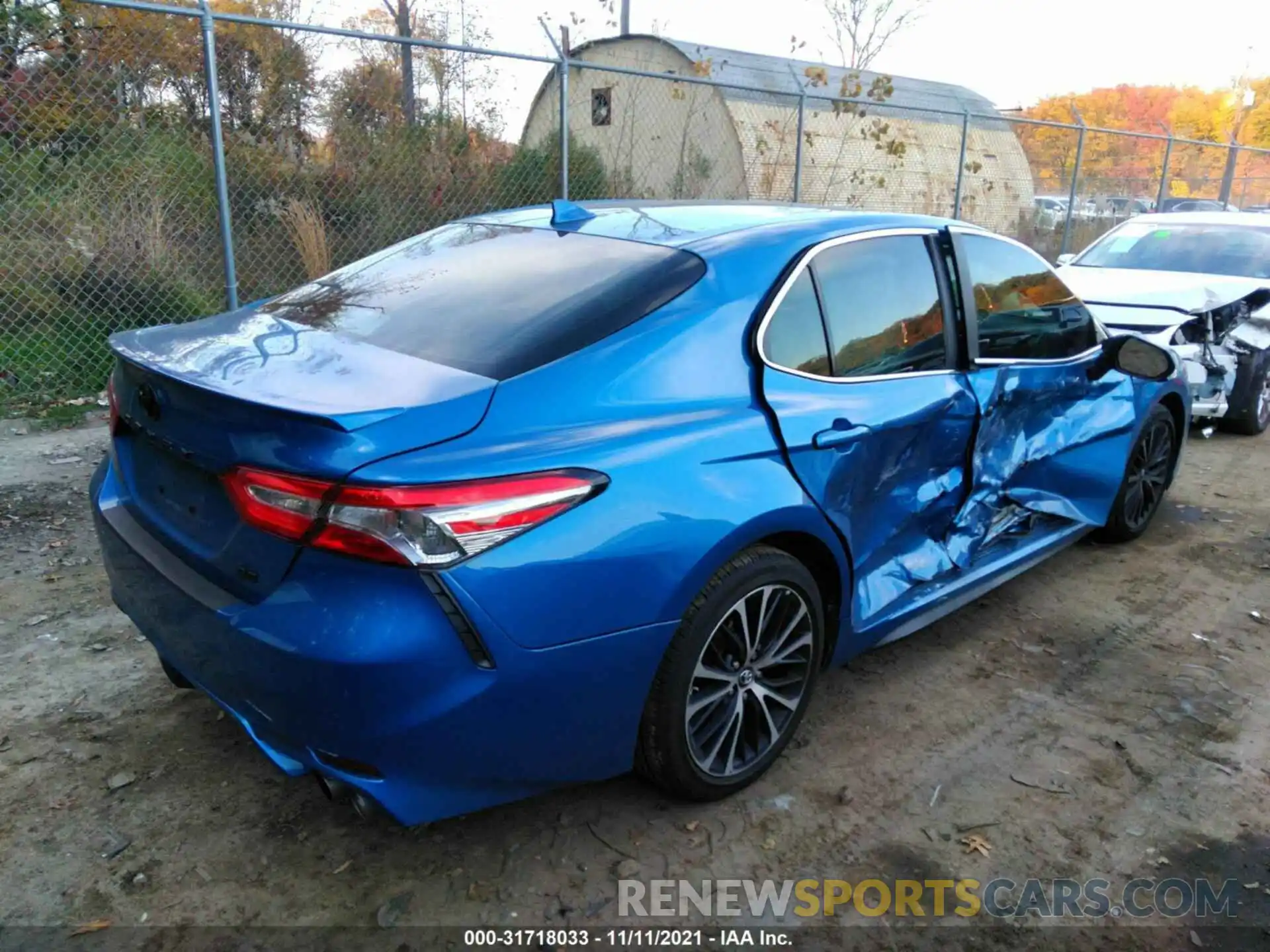 4 Фотография поврежденного автомобиля 4T1B11HK4KU281390 TOYOTA CAMRY 2019