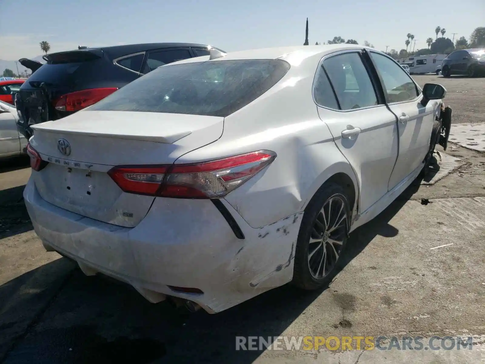 4 Photograph of a damaged car 4T1B11HK4KU286038 TOYOTA CAMRY 2019