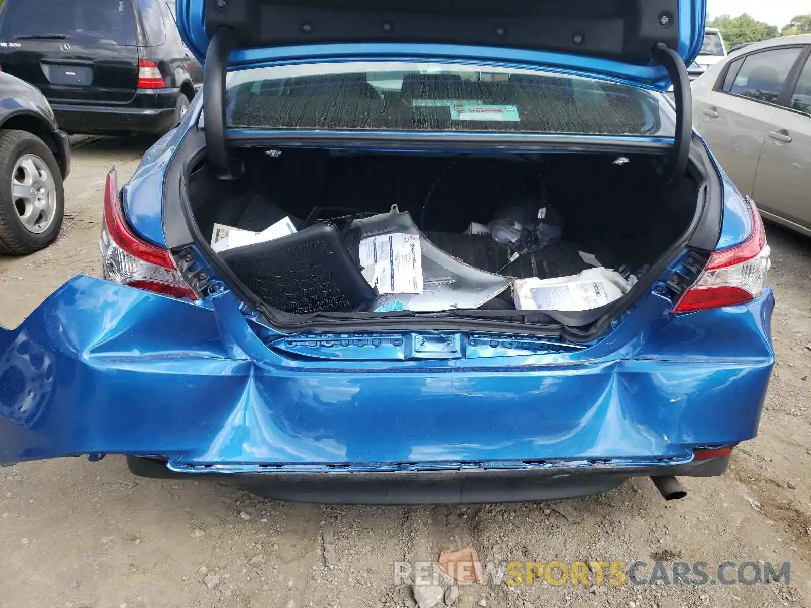 9 Photograph of a damaged car 4T1B11HK4KU287836 TOYOTA CAMRY 2019