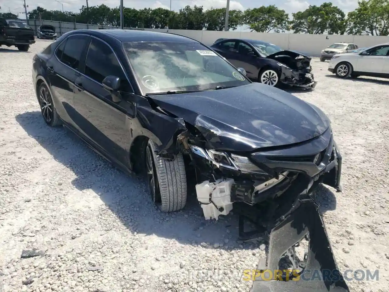 1 Photograph of a damaged car 4T1B11HK4KU290512 TOYOTA CAMRY 2019