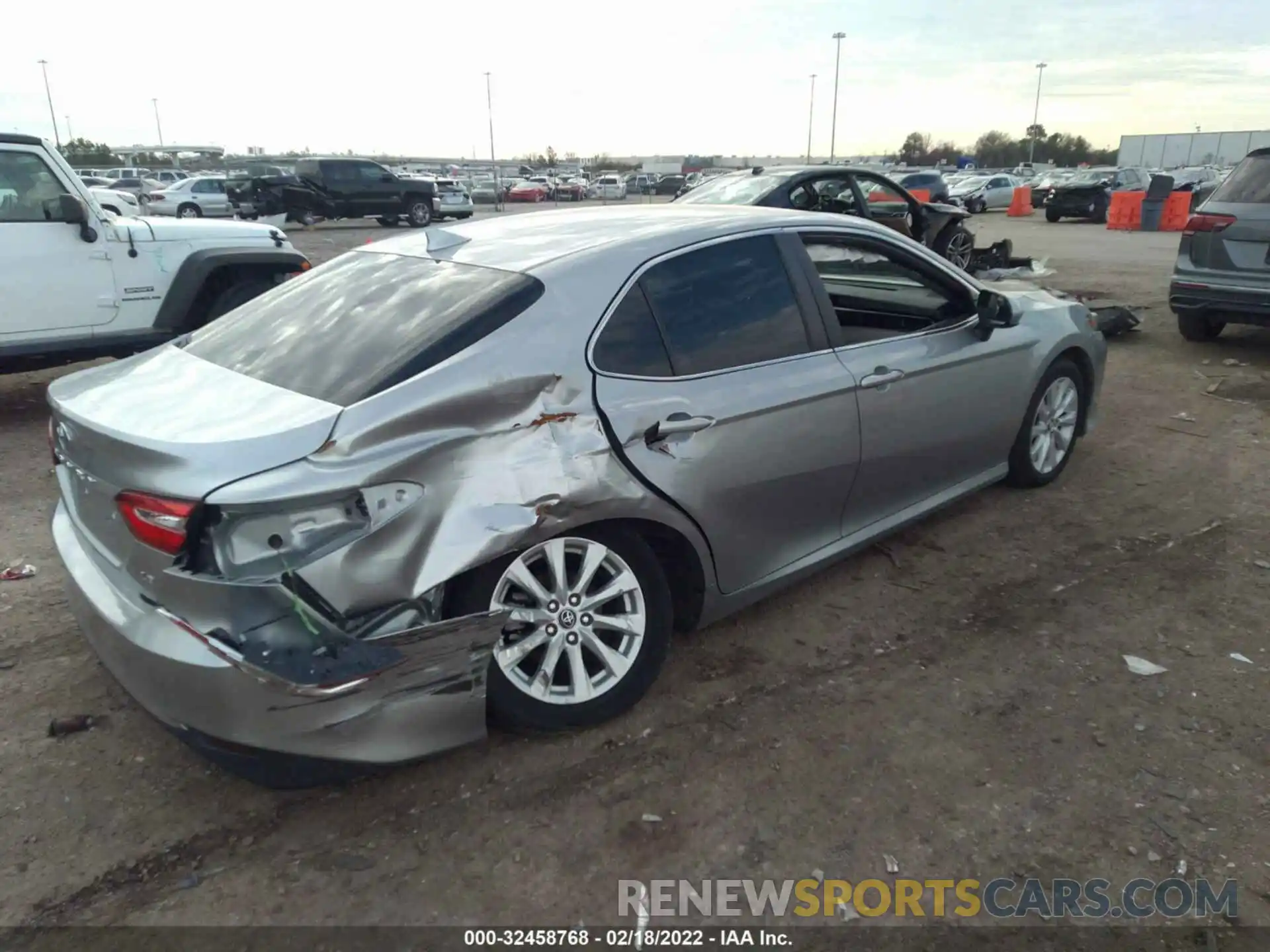 4 Photograph of a damaged car 4T1B11HK4KU290624 TOYOTA CAMRY 2019