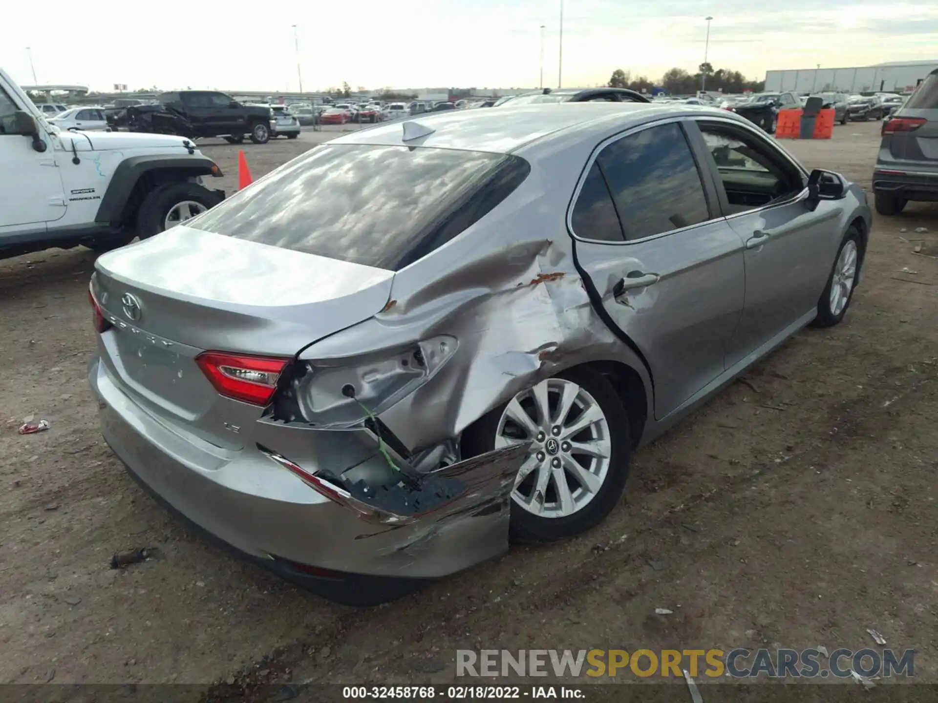 6 Photograph of a damaged car 4T1B11HK4KU290624 TOYOTA CAMRY 2019