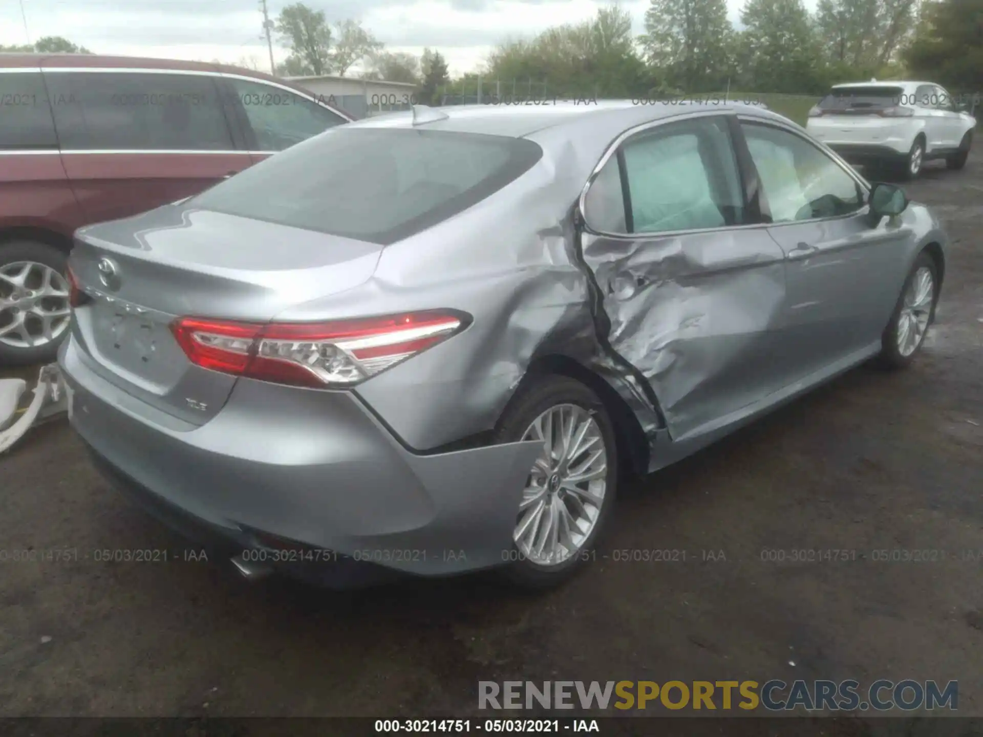 4 Photograph of a damaged car 4T1B11HK4KU294527 TOYOTA CAMRY 2019