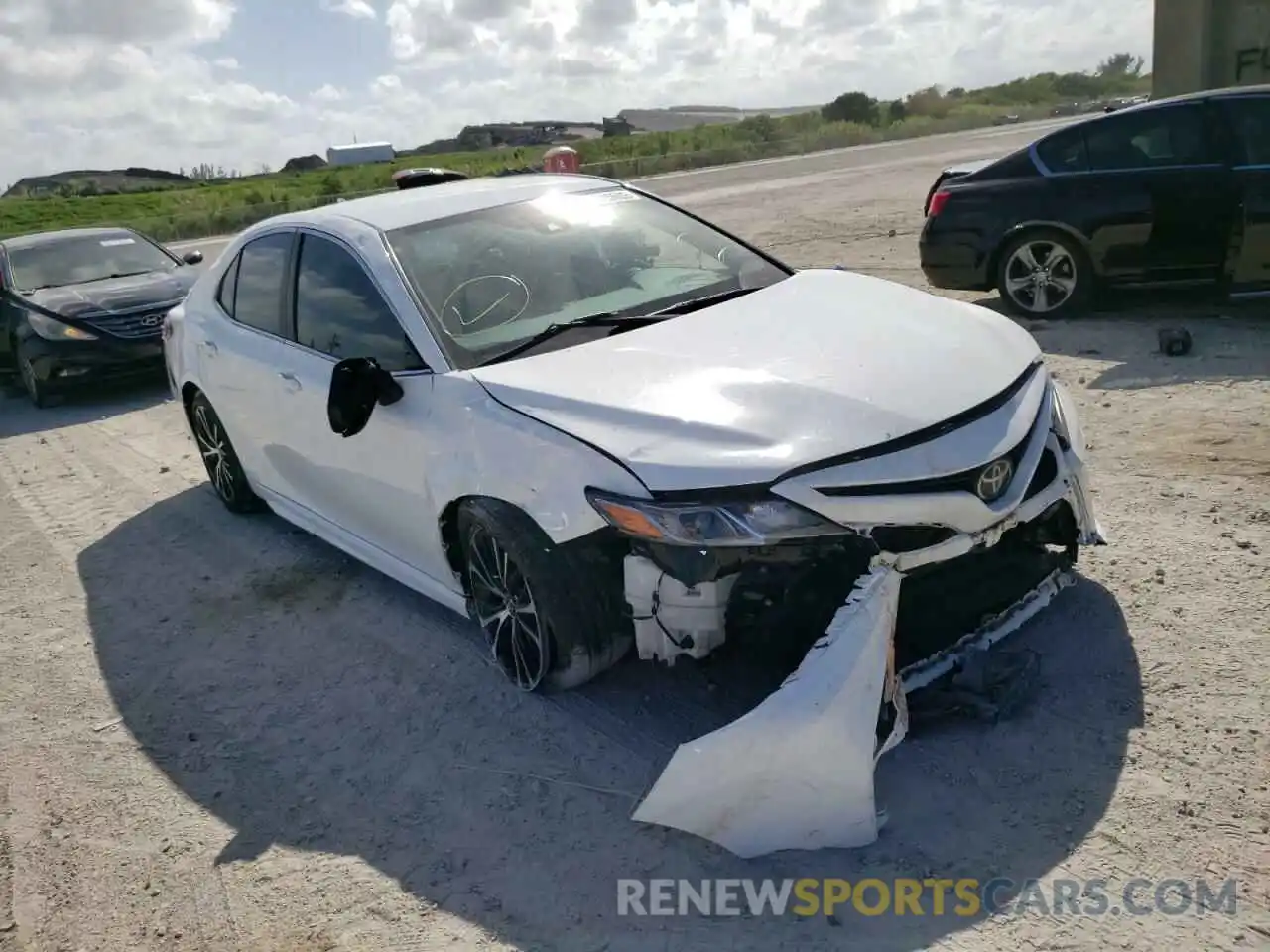 1 Photograph of a damaged car 4T1B11HK4KU298271 TOYOTA CAMRY 2019