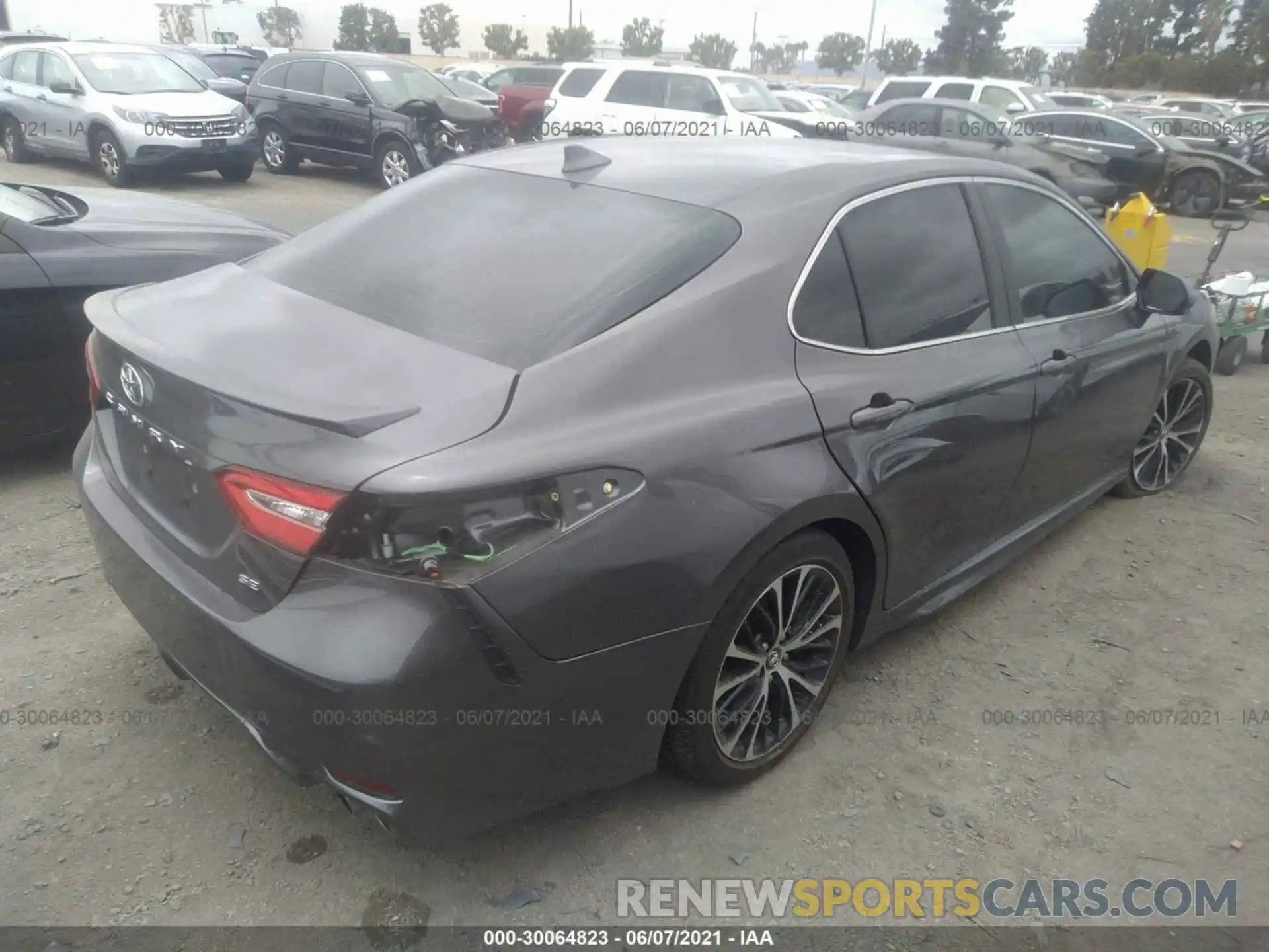 4 Фотография поврежденного автомобиля 4T1B11HK4KU299551 TOYOTA CAMRY 2019